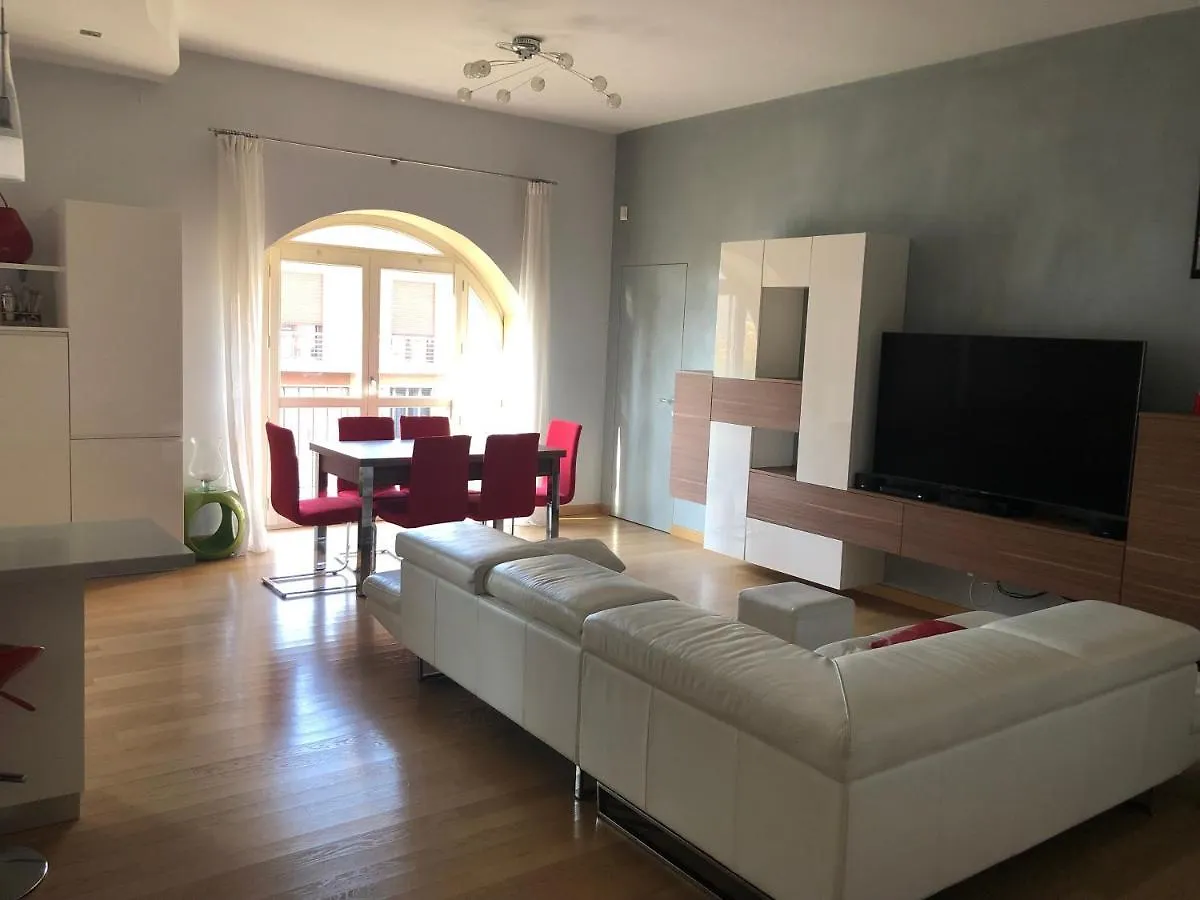 Il Castello - Appartamento In Zona Residenziale Модена